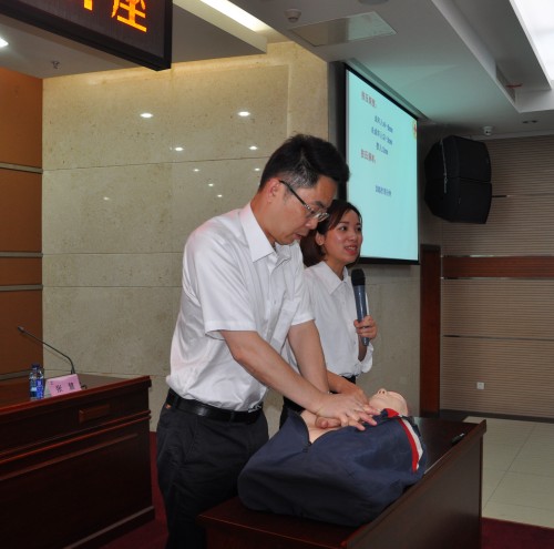 院舉辦“珍惜生命 關愛健康”職業(yè)病防治健康知識講座