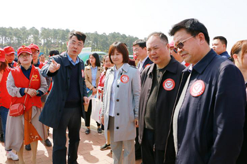 院團(tuán)委組織青年志愿者開展“益愛同行2018”志愿服務(wù)活動(dòng)