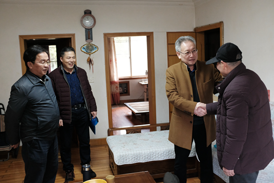 院黨委書記康慶云一行走訪慰問退休老專家