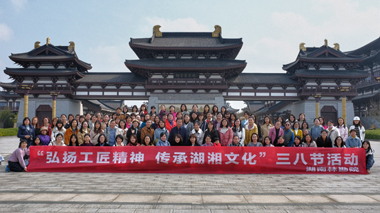 三八節(jié)活動合影_副本.jpg 三八節(jié)活動合影_副本.jpg