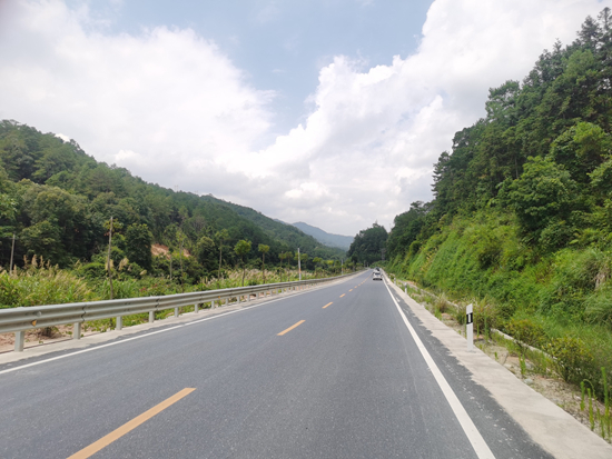 K35+237段交安設(shè)施2(汝城道路)_副本.jpg K35+237段交安設(shè)施2(汝城道路)_副本.jpg