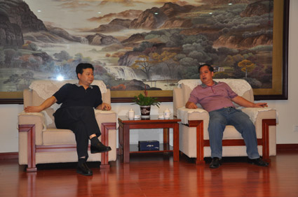 三亞林場李雁場長帶領(lǐng)導(dǎo)林場主要負(fù)責(zé)同志來我院考察和洽談項目