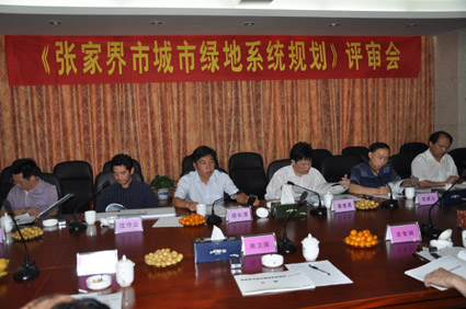 省林業(yè)廳常務(wù)副廳長胡長清、張家界市市委常委、秘書長黃惠勇一行蒞臨我院指導(dǎo)工作